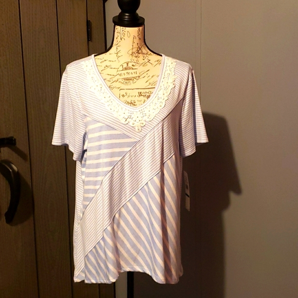 Alfred Dunner Tops - Alfred Dunner Lady's V-Neck Short Sleeved Lace Bodice Asymmetrical Tee